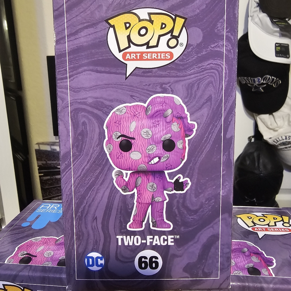 TARGET EXCLUSIVE  Funko Pop " BATMAN FOREVER,"  edition of Two Face. - Picture 4 of 7